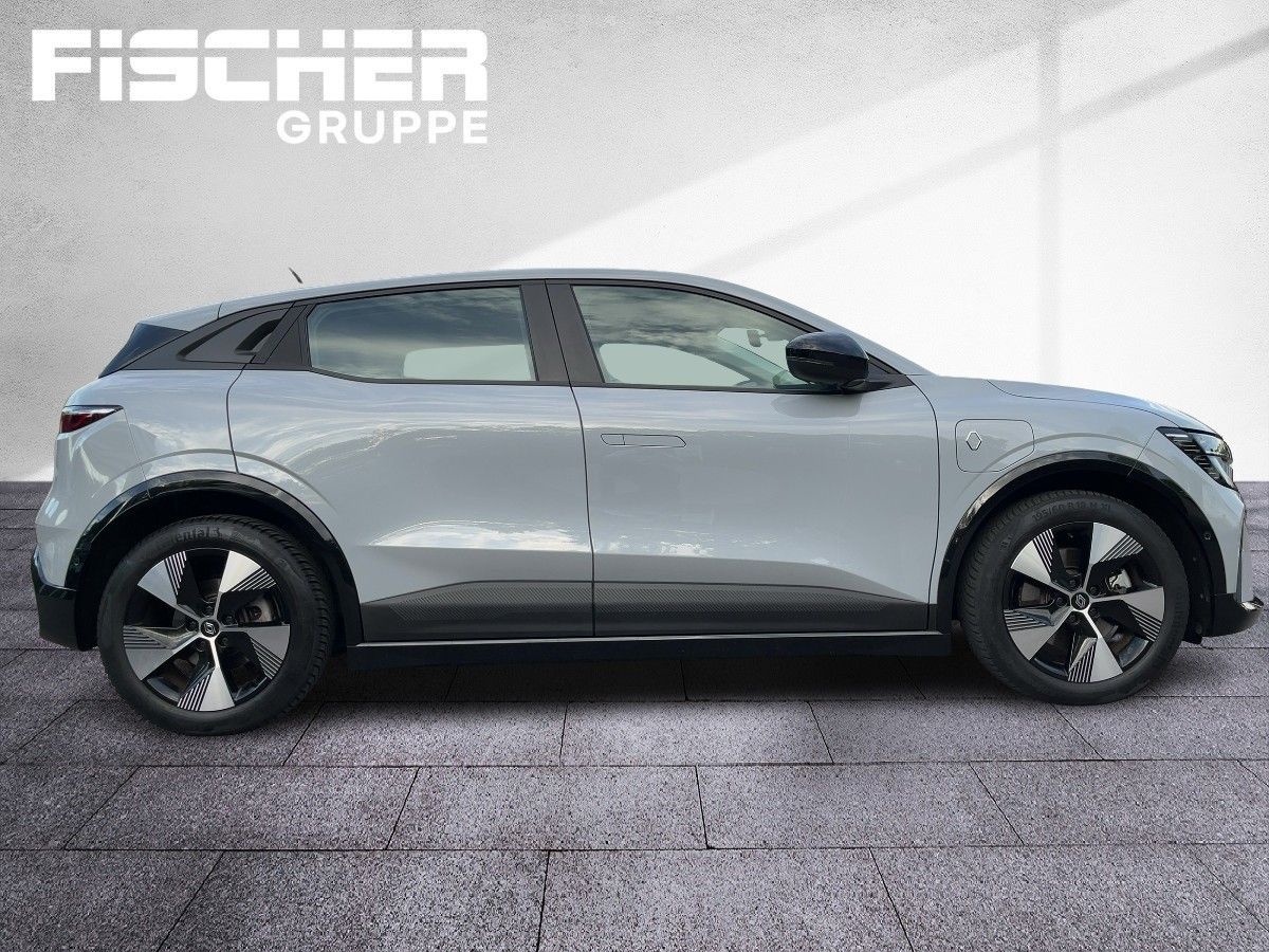 Fahrzeugabbildung Renault Megane E-TECH 130 EV40 CCS Kamera boost charge - mit KI generiert/bearbeitet