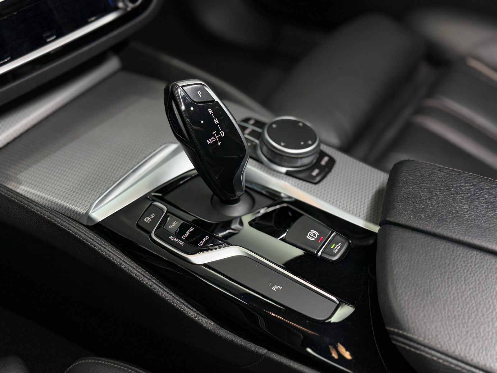 Fahrzeugabbildung BMW 540i Touring xDrive M Sport|HIFI|HuD|PANO|KEYLES