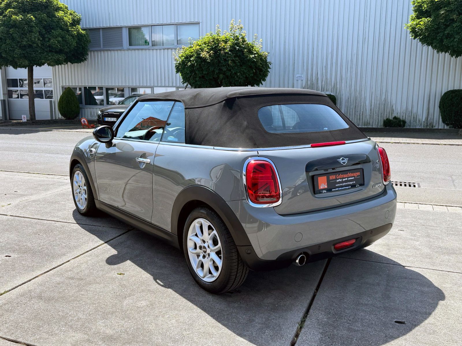 Fahrzeugabbildung MINI COOPER Cabrio Aut. SHZ KAM PDC BT AMBI 2-Zonen