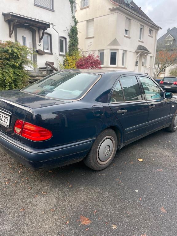 Mercedes-Benz E 230