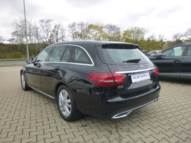 Fahrzeugabbildung Mercedes-Benz C 220d T >AUT/PANO/STANDHEIZ/LED-LICHT...