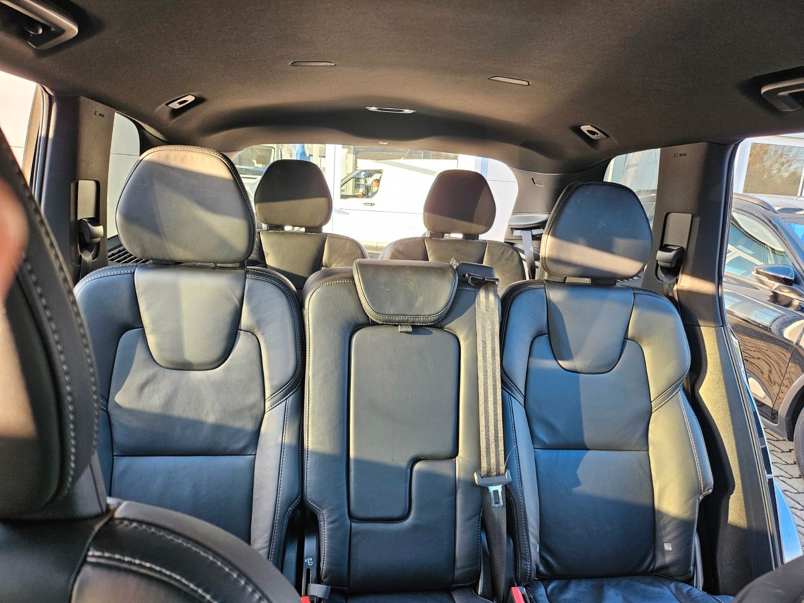 Fahrzeugabbildung Volvo XC90 R Design AWD