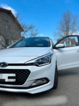 Hyundai i20 Active mit Panorama Schiebedach 