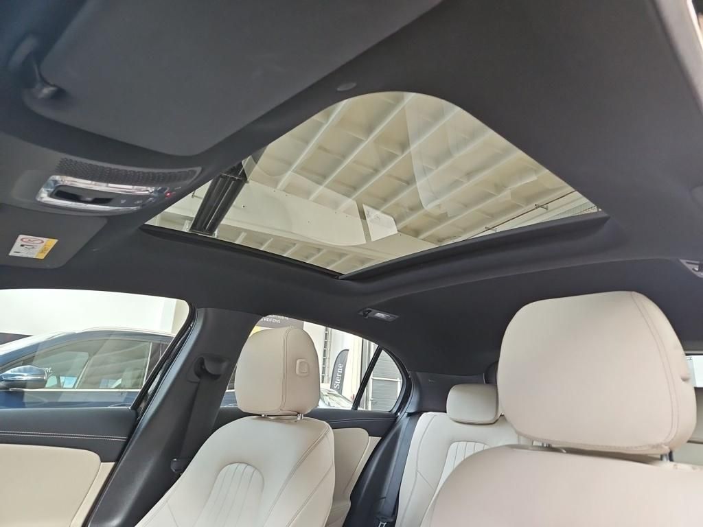 Fahrzeugabbildung Mercedes-Benz A 250 e Progressive Totw. Pano Memo LED 360° DAB