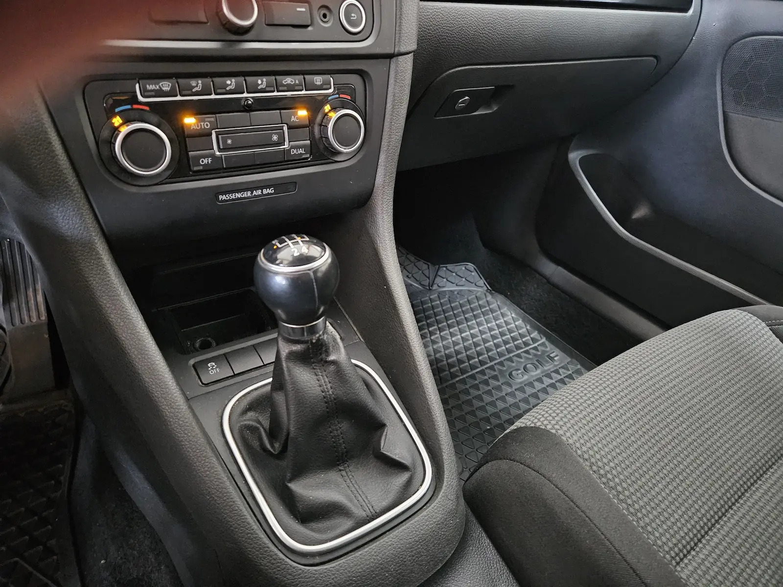 Volkswagen Golf 2011 — photo 12