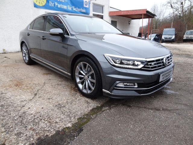 Fahrzeugabbildung Volkswagen Passat/Highline/2xR-Line/LED/Virtual/Kam/Leder/