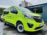 Opel Vivaro Kombi L1H1 1,6 Biturbo CDTI - Opel Vivaro: Grün