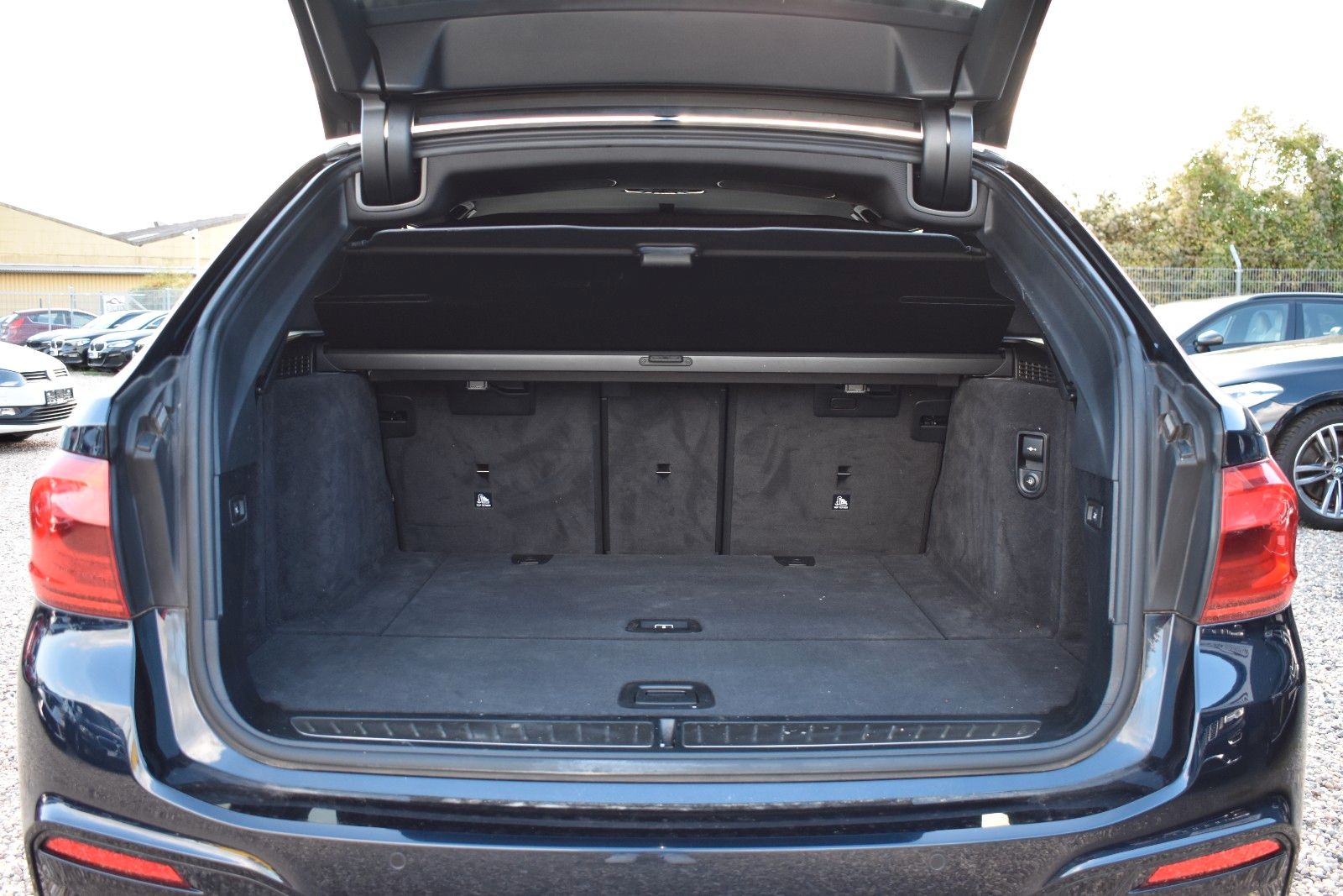 Fahrzeugabbildung BMW 520d Touring xDrive M Sport AHK/LED/KAMERA/TEMP.