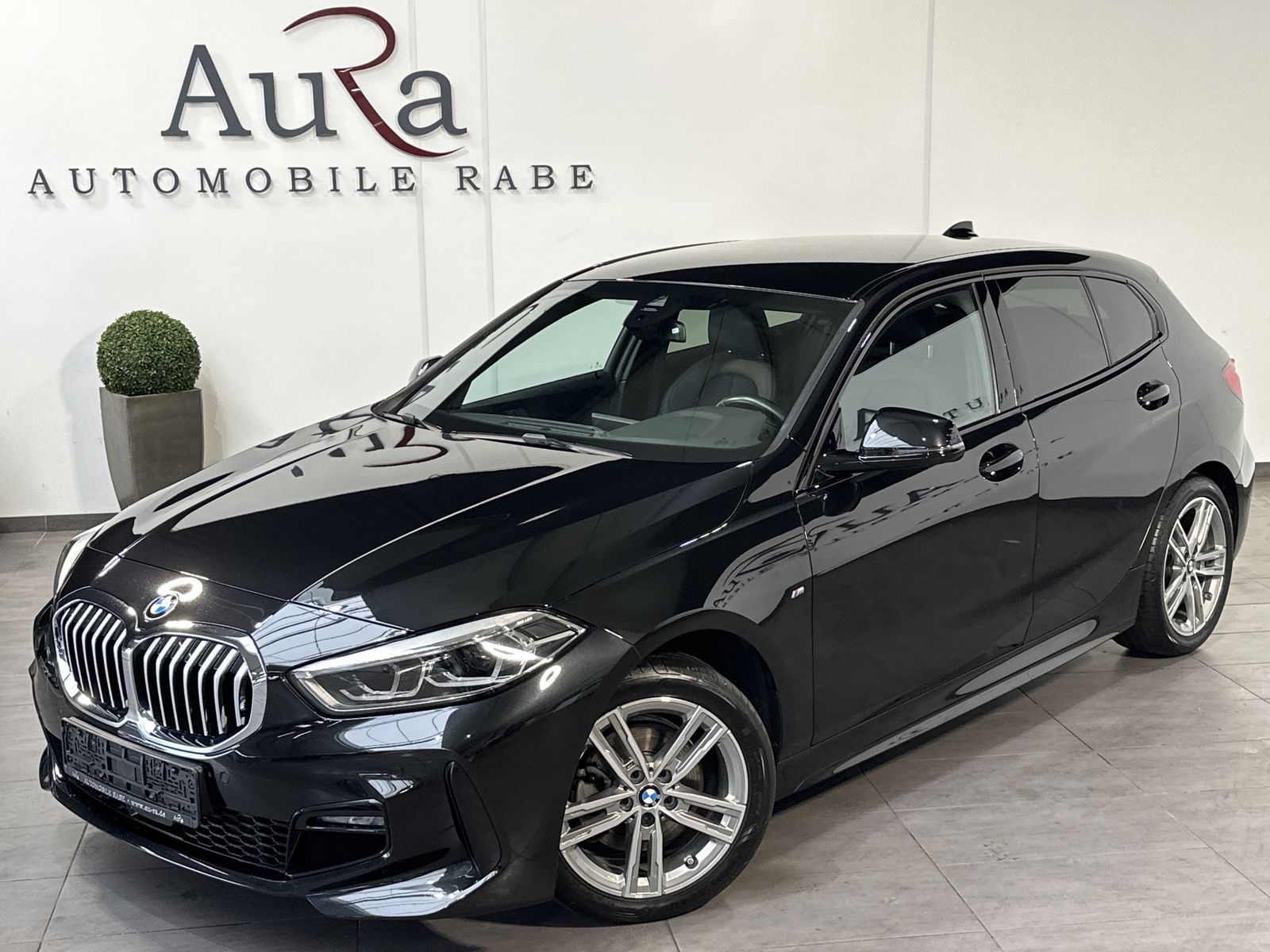 Fahrzeugabbildung BMW 118i 5-Türer M-Sport Aut. NAV+LED+HIFI+17ZOLL+PP