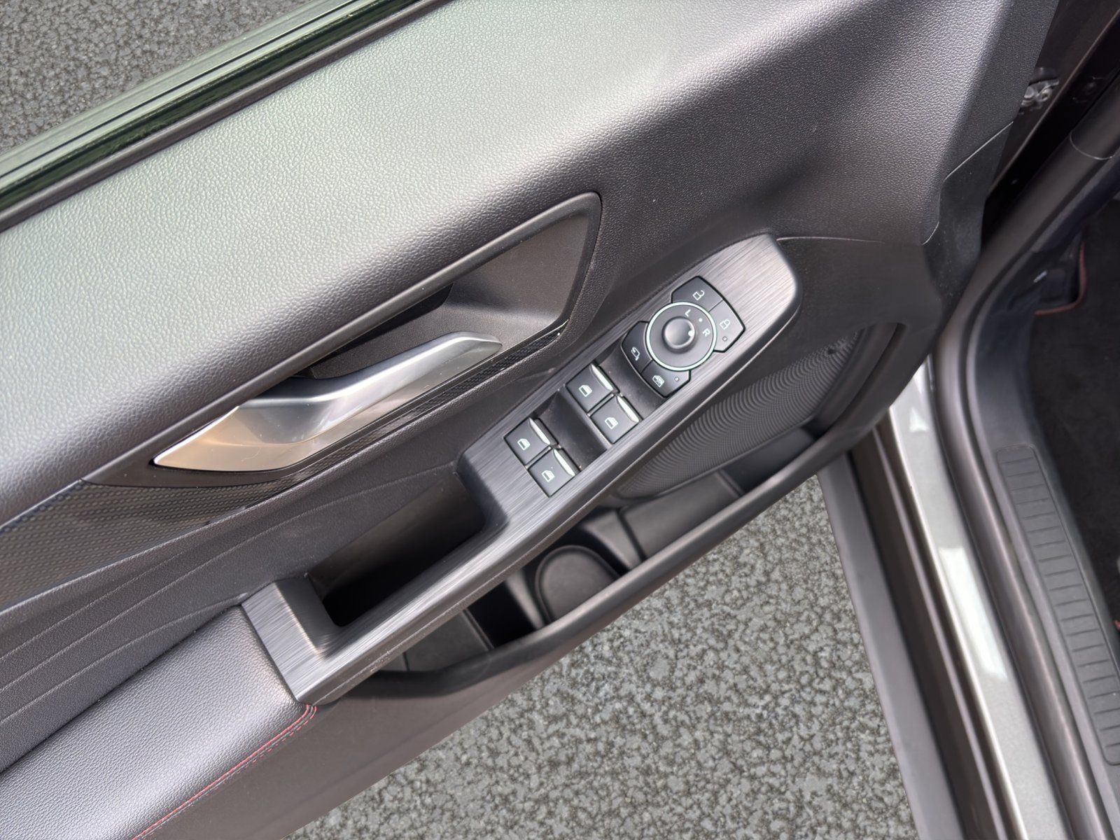 Fahrzeugabbildung Ford Kuga Hybrid ST-Line X