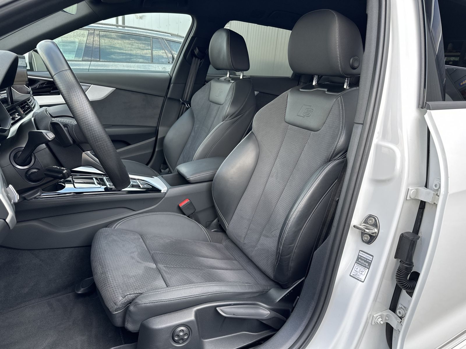Fahrzeugabbildung Audi A4 Avant 35 TDI S-Line NAV+LED+KAMERA+1HD+18ZOLL