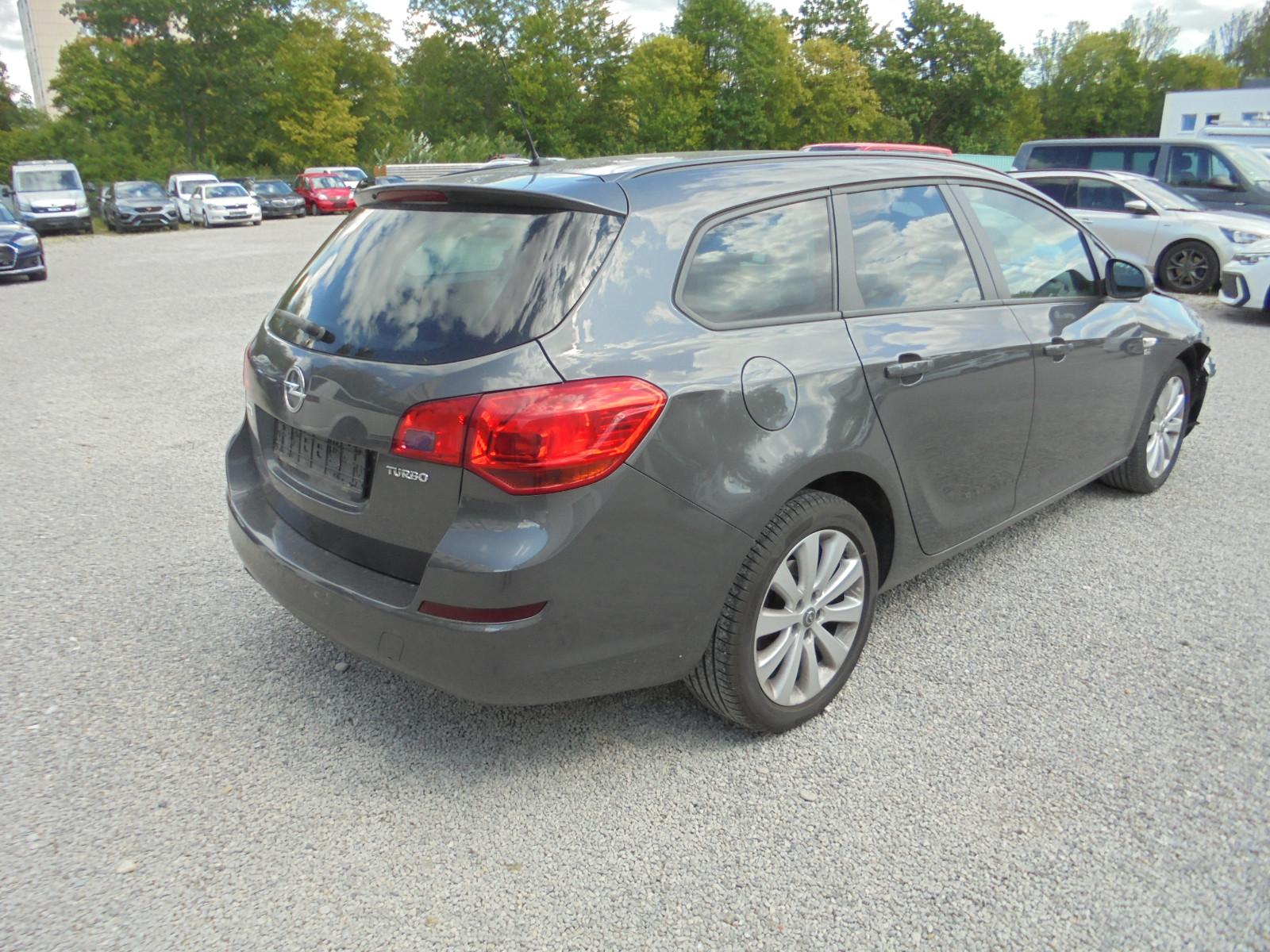 Opel Astra 2012 — photo 5