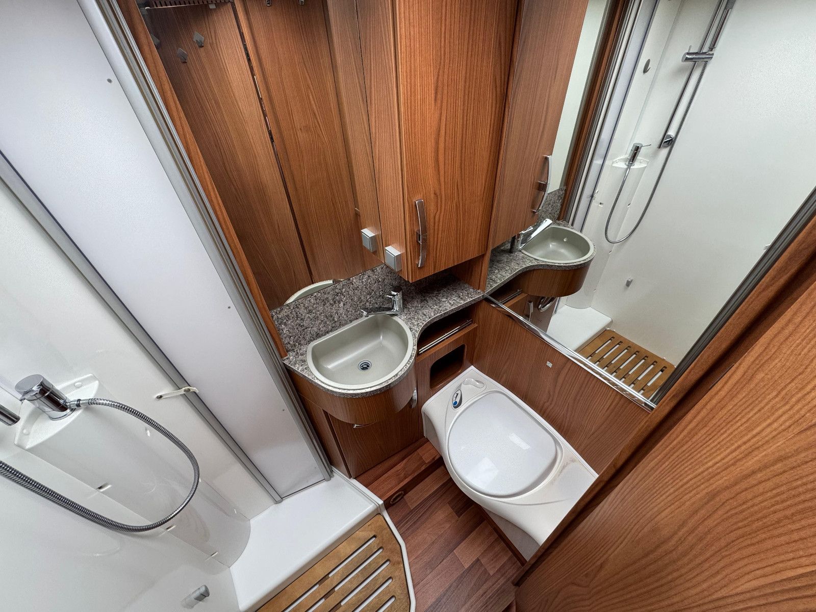 Fahrzeugabbildung HYMER / ERIBA / HYMERCAR B-Klasse SL 614 Star Edition 1. Hand