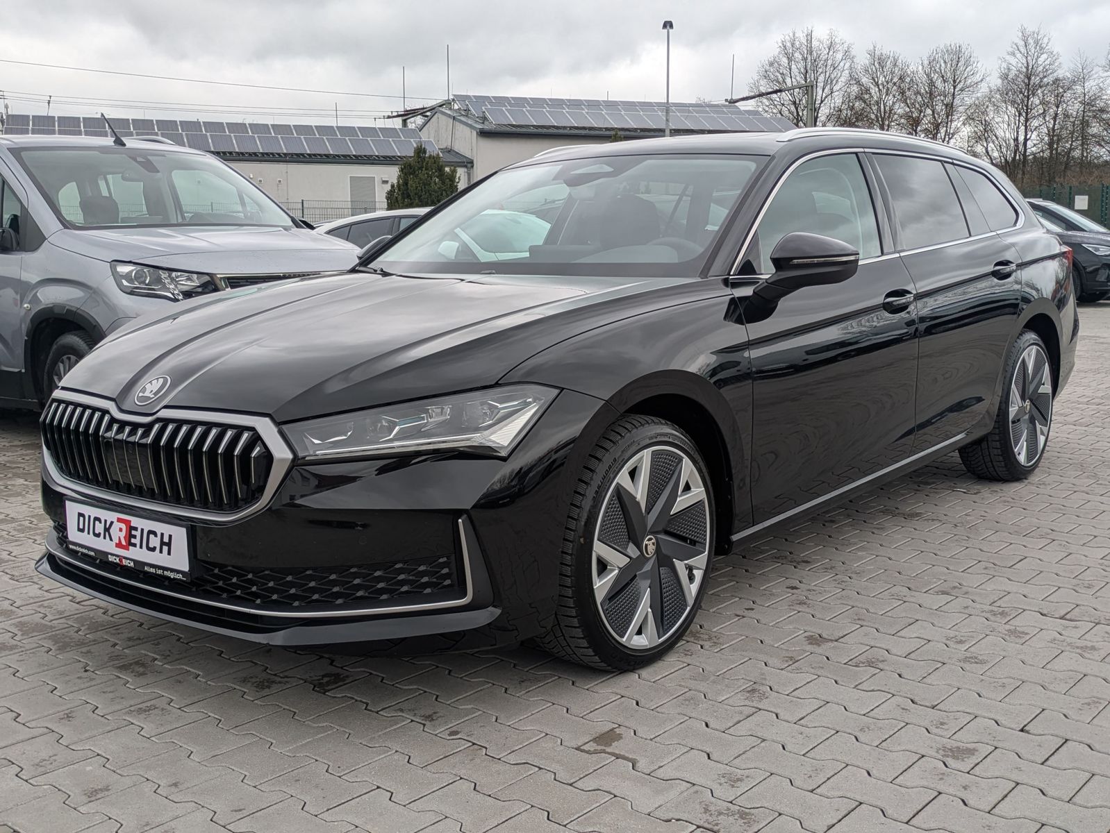 Fahrzeugabbildung SKODA Superb 2.0 TDI 4x4 Selection MATRIX*AHK*PANO*19"