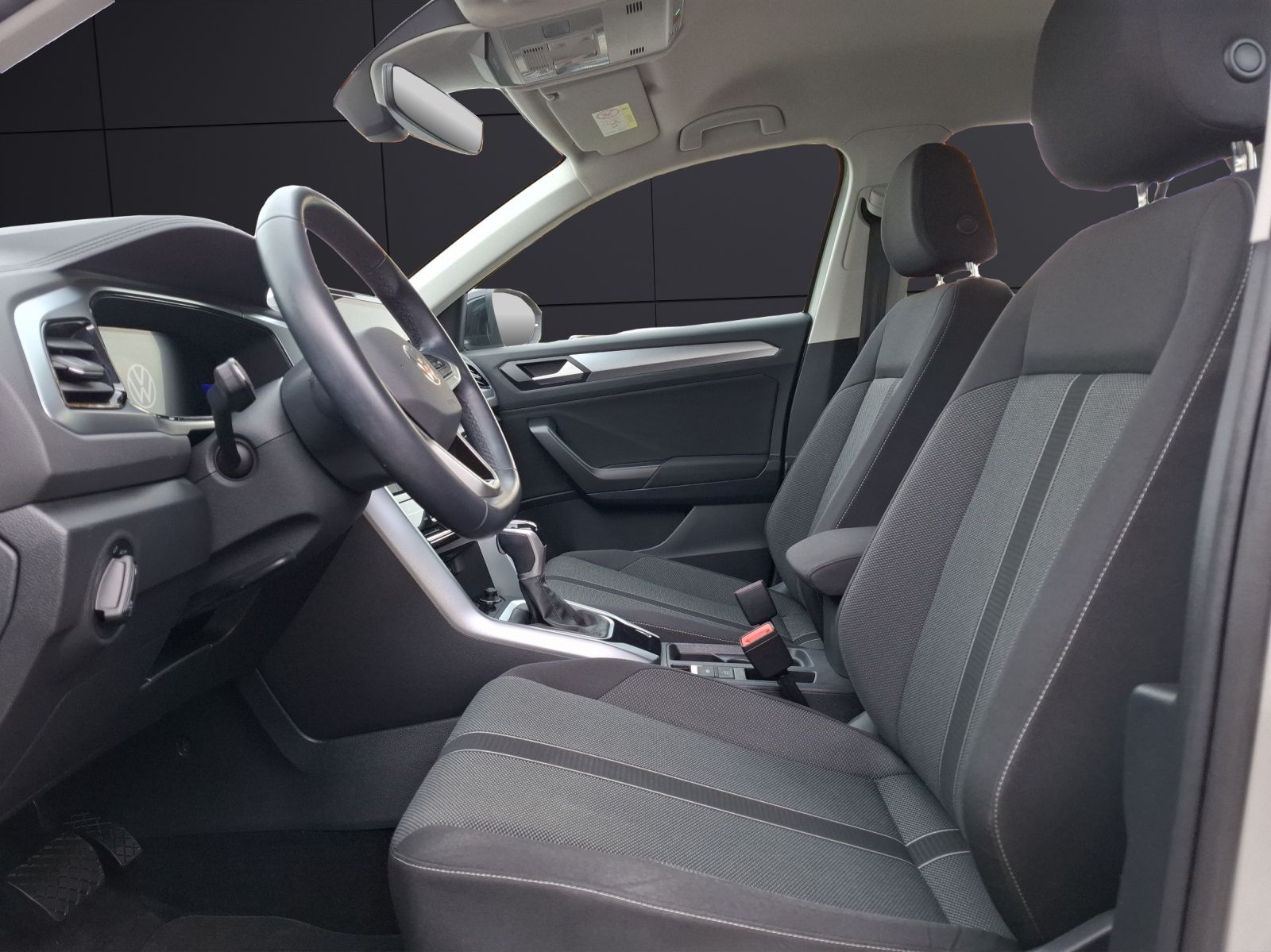 Fahrzeugabbildung Volkswagen T-Roc TSI Life  DSG LED Navi AID ACC RFK SH