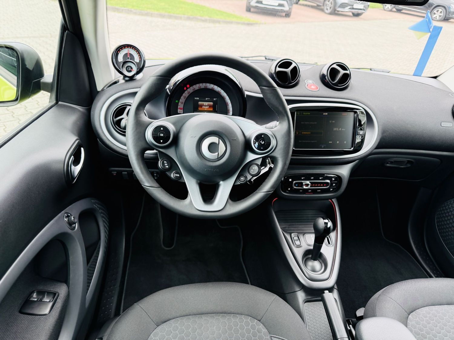 Fahrzeugabbildung Smart forTwo EQ EXCLUSIVE, Winter, LED, PTS, RFK, Pano