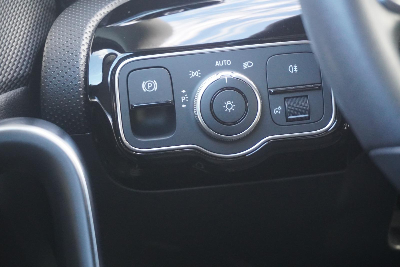 Mercedes-Benz A180 Progressive 7G-DCT LED Navi Kamera Tempomat