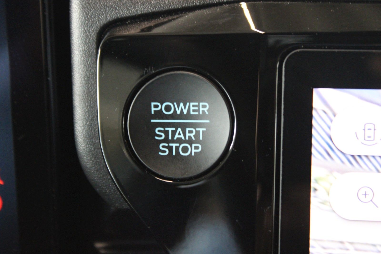 Fahrzeugabbildung Ford Puma MHEV ST-Line LED NAVI WinterPaket CAM
