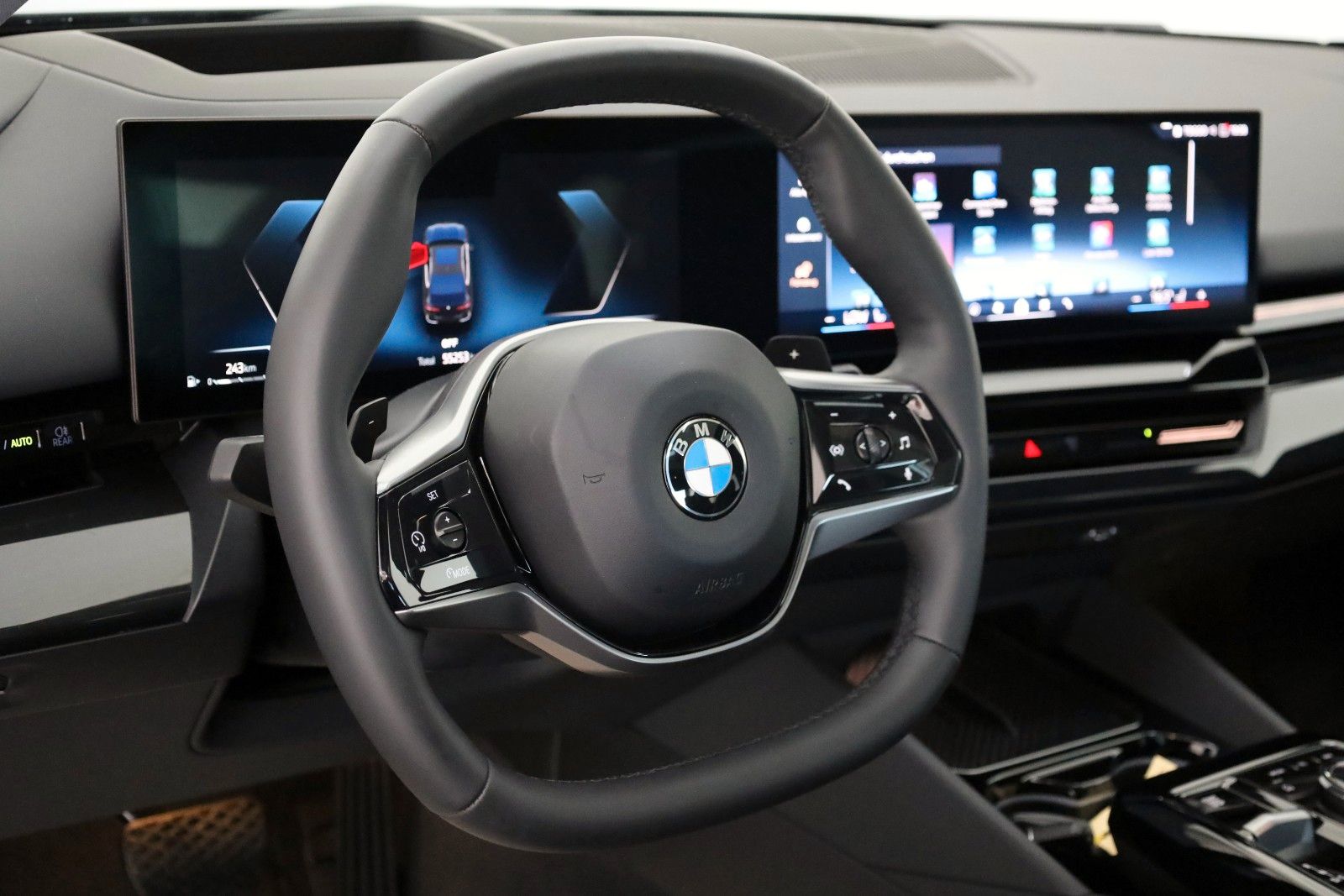 Fahrzeugabbildung BMW 520 d,Travel+Innov. Pak,Panorama,HUD, AHK el,+WR