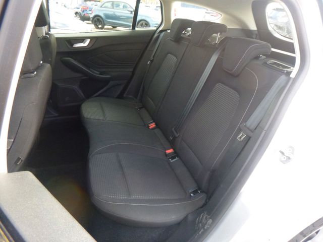 Fahrzeugabbildung Ford Focus Turnier >NAV/LED/KAM/PDC/SHZ<