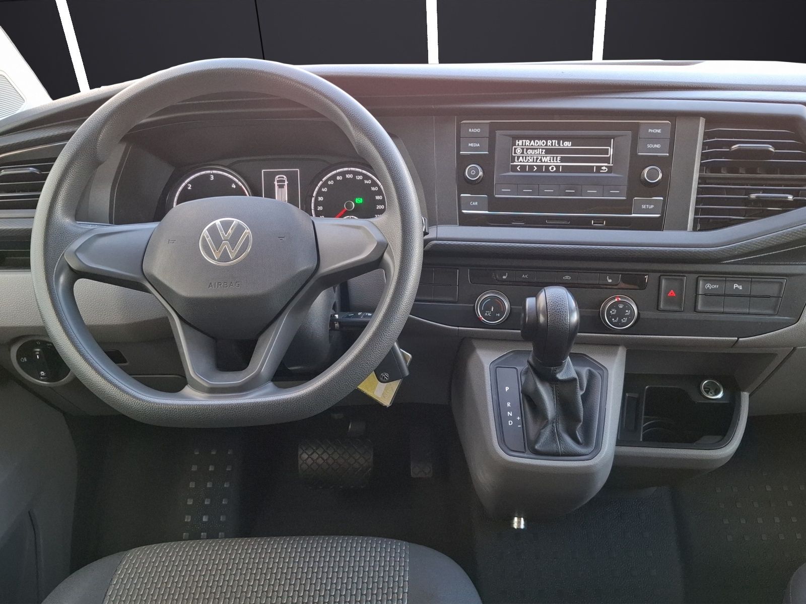Fahrzeugabbildung Volkswagen T6 Kombi T6.1 TDI DSG 5-Si LED AHK Klima GRA PDC