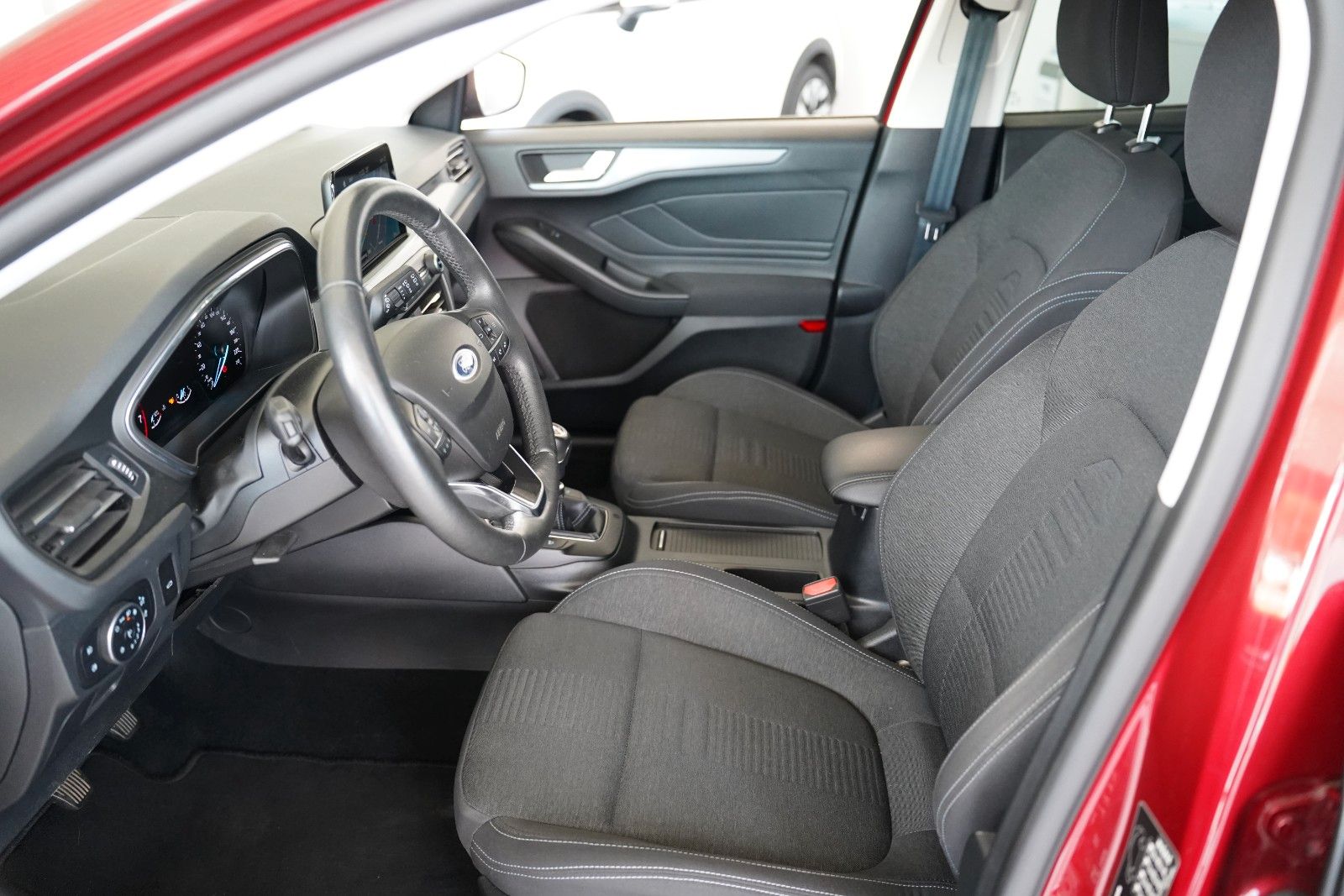 Fahrzeugabbildung Ford Focus Active*Winter P.*AHK schwenkb.*KEYFREE*NAV