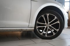 Fahrzeugabbildung Volkswagen Golf VII VARI. 1.4 TSI CUP NAVI/XENON/SHZ/TEMP.