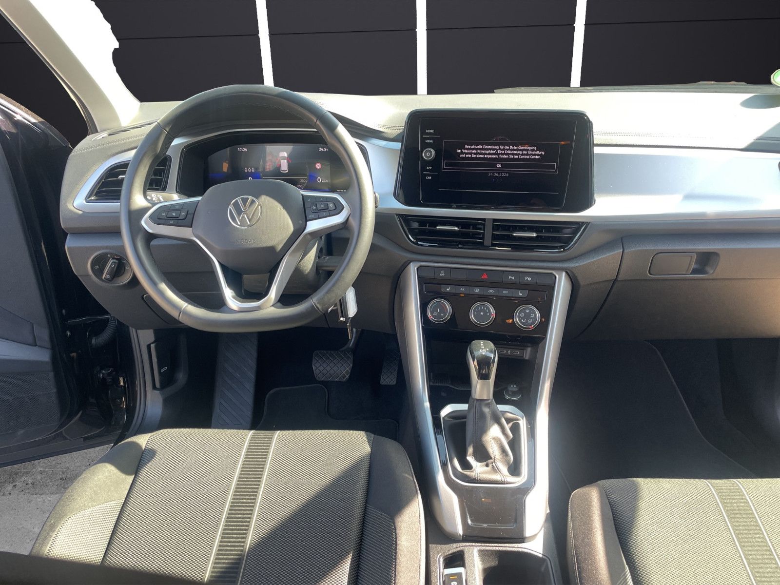 Fahrzeugabbildung Volkswagen T-Roc Life *PDC*CarPlay*LED*SitzHZ*Klima*