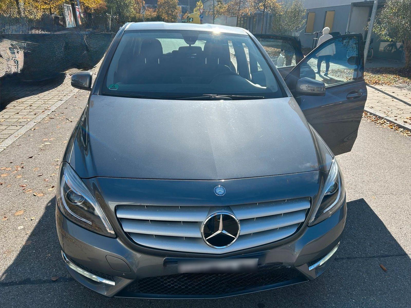 Mercedes-Benz B 200