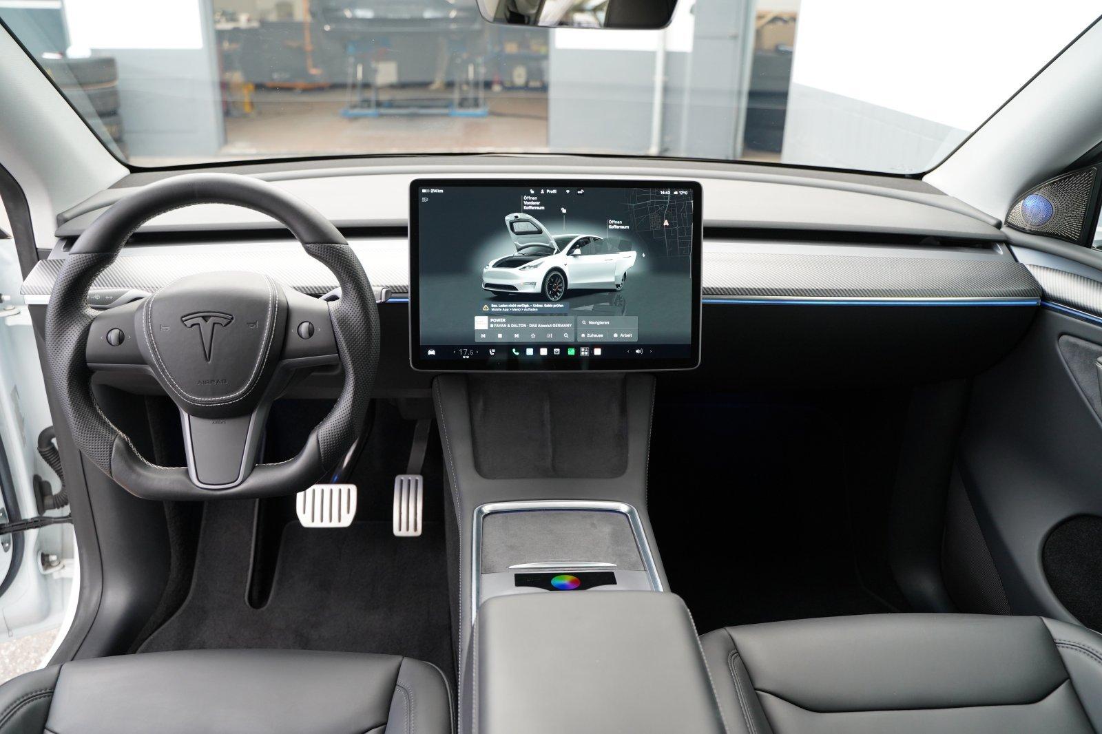 Tesla Model Y Performance *1. Hand*unfallfrei*