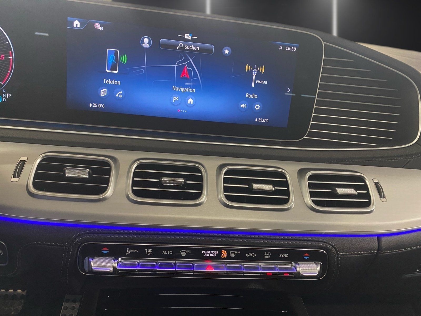 Fahrzeugabbildung Mercedes-Benz GLE 300 d 4M AMG*AHK*Airmatic*Distro*Pano*Burme*