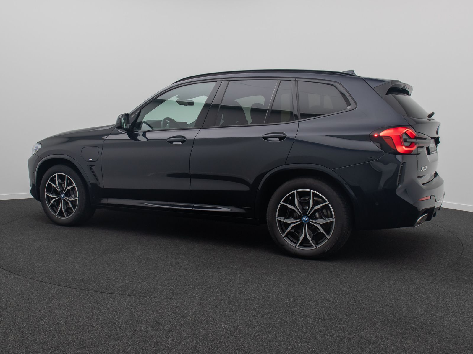 Fahrzeugabbildung BMW X3 xD30e M Sport Laser DAB Kamera HUD Panorama