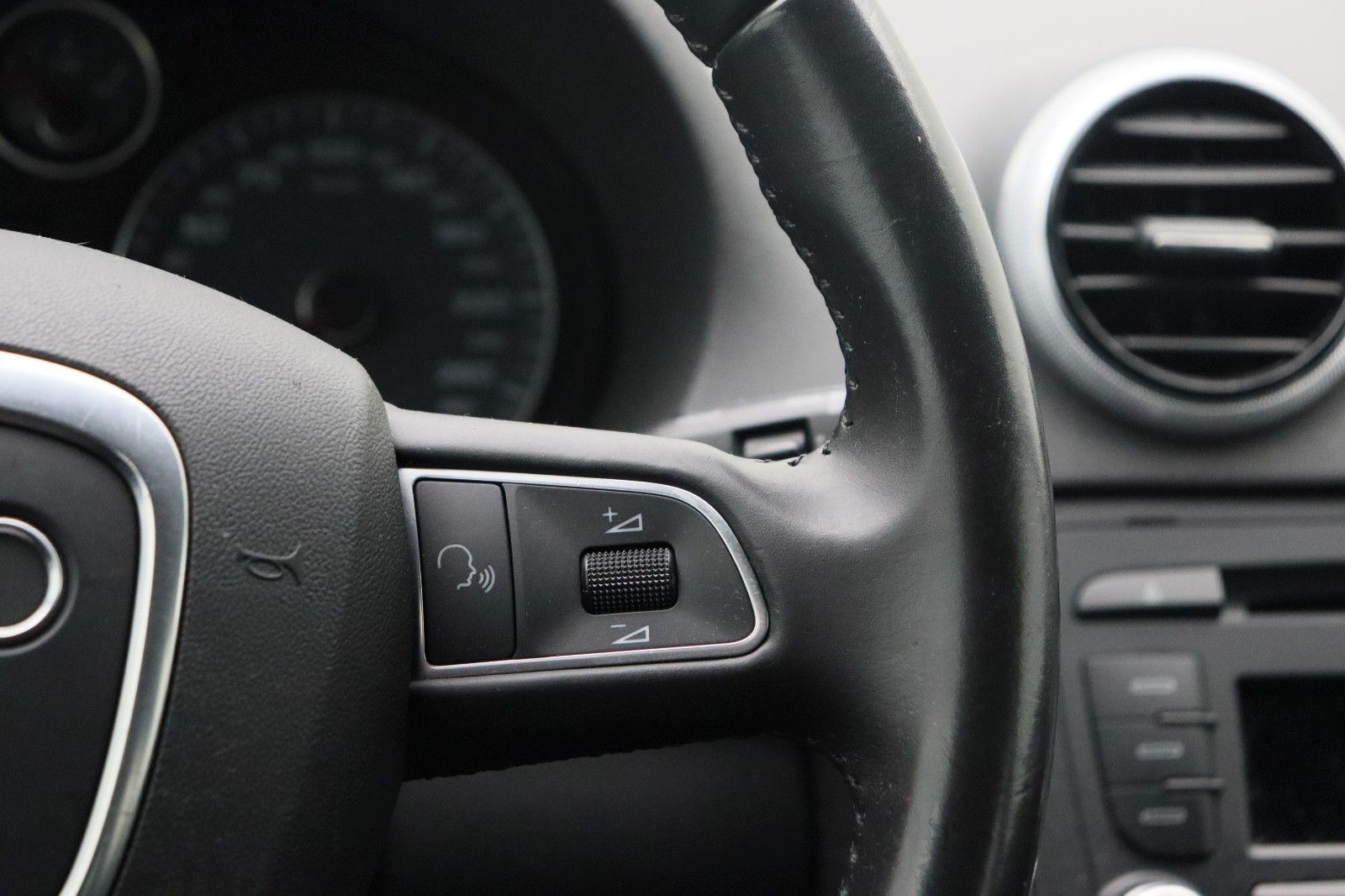Fahrzeugabbildung Audi A3 Sportback 2.0 TDI Attraction