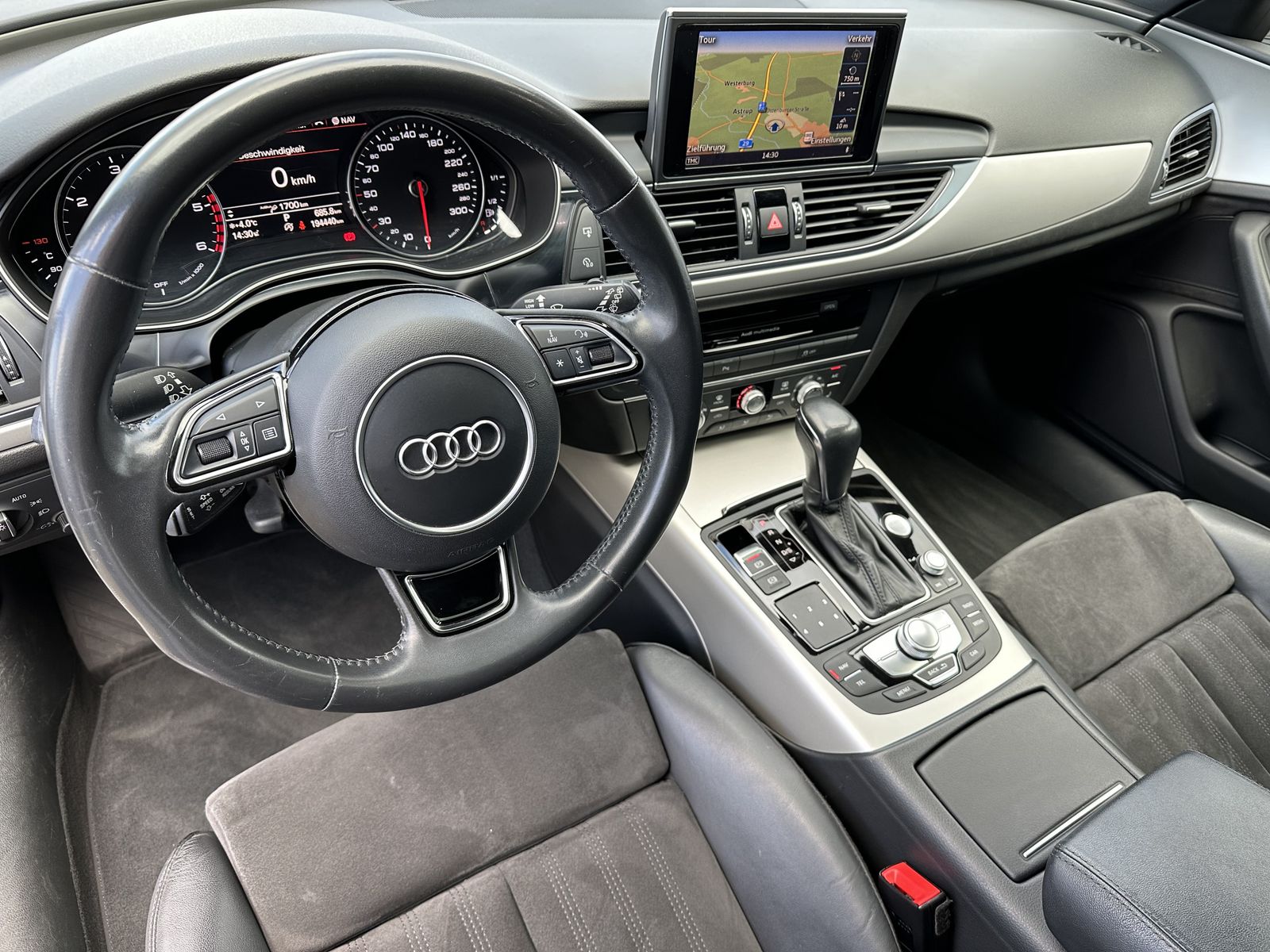 Fahrzeugabbildung Audi A6 Avant 2.0 TDI S-Tronic Ultra NAV+XEN+PANO+KAM