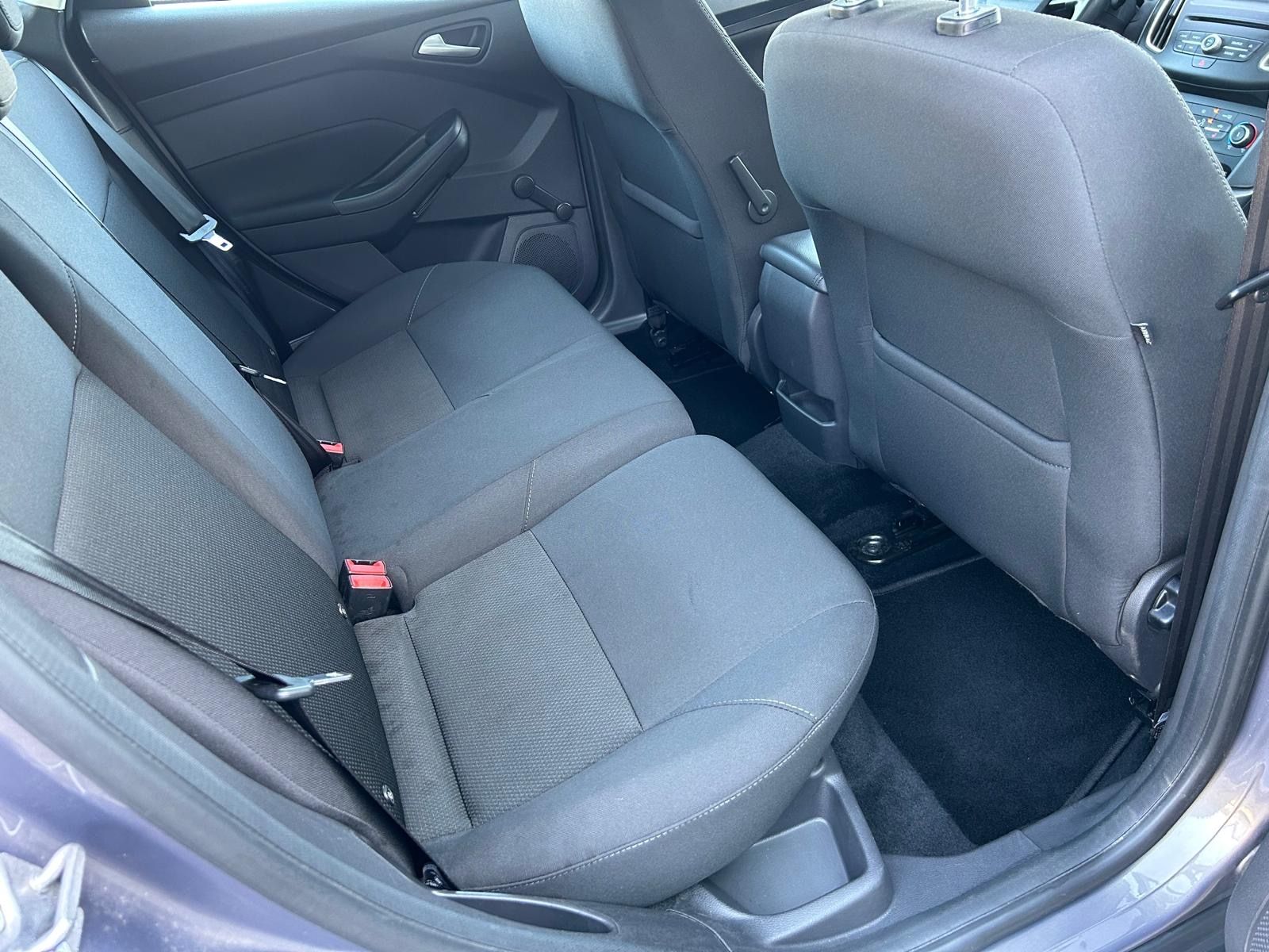 Fahrzeugabbildung Ford Focus Lim.°Navi°PDC°Alu°Tüv Neu°