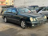 Mercedes-Benz E 200 Klima PDC ELEGANCE - Mercedes-Benz E 200: Grün
