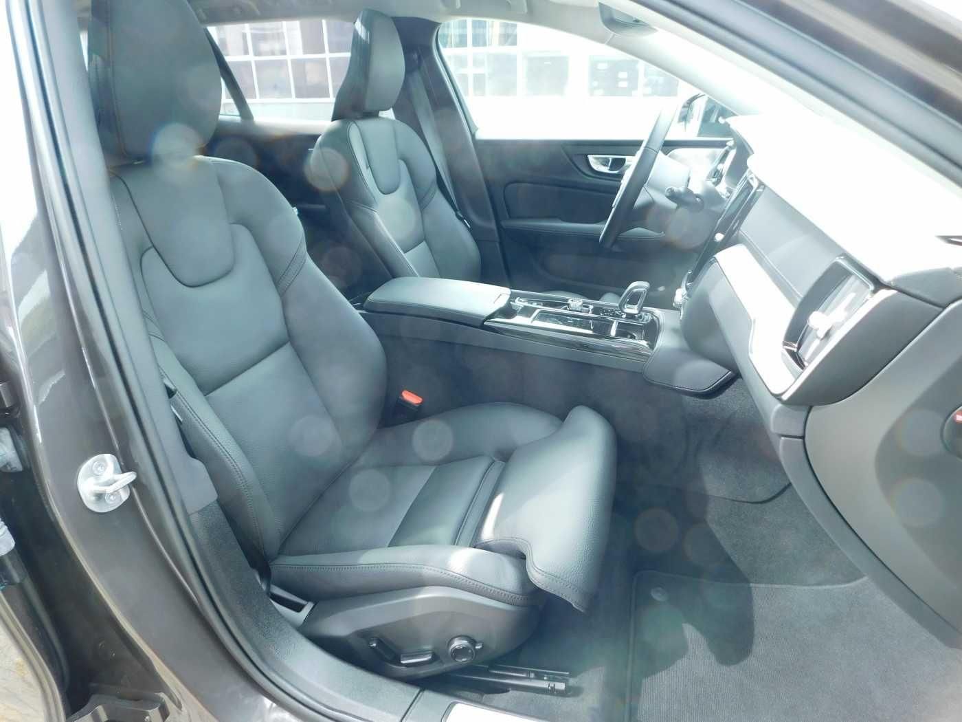 Fahrzeugabbildung Volvo V60 T6 Recharge AWD Ultra Dark