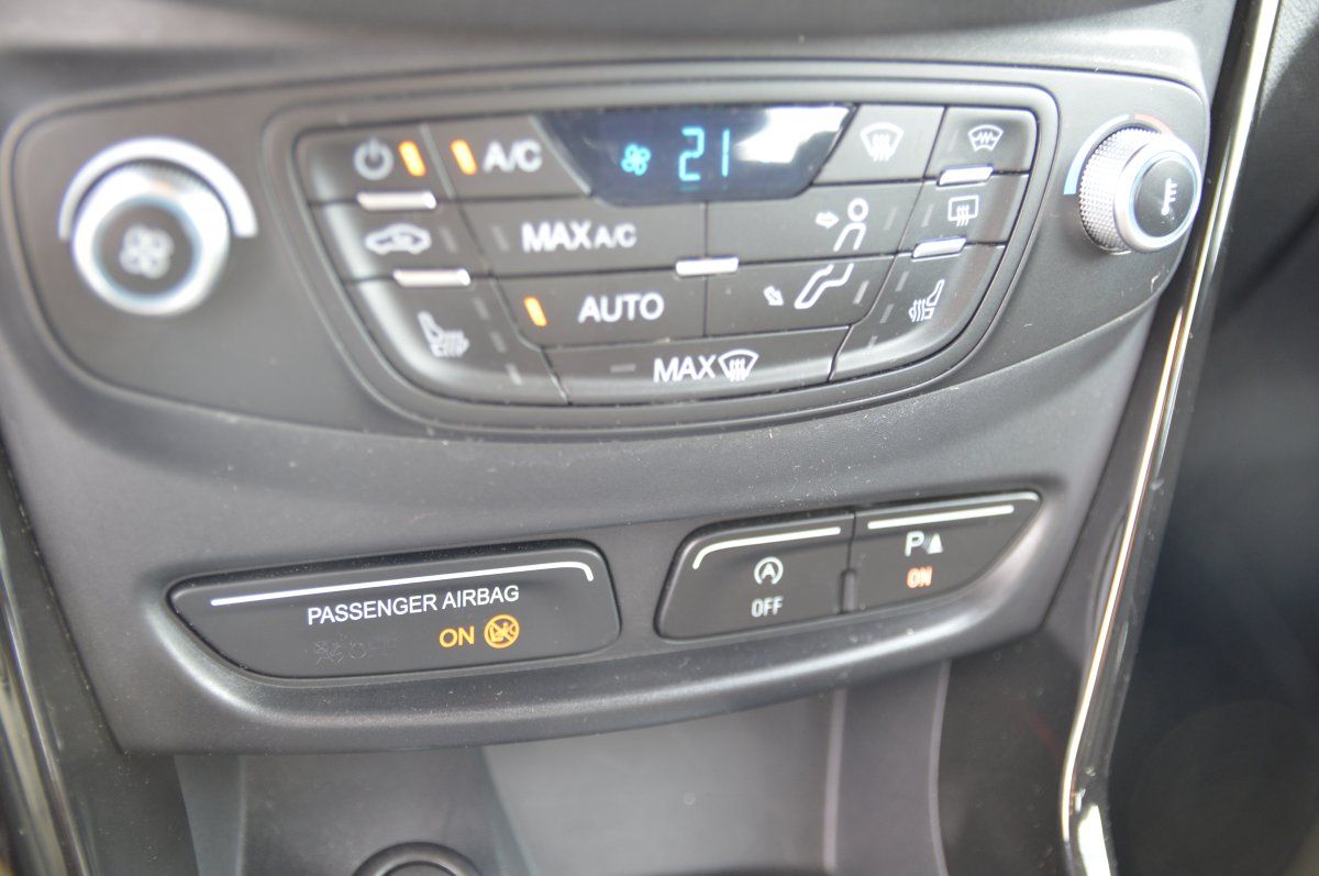 Fahrzeugabbildung Ford B-MAX   Titanium Navi Wintepaket Alu