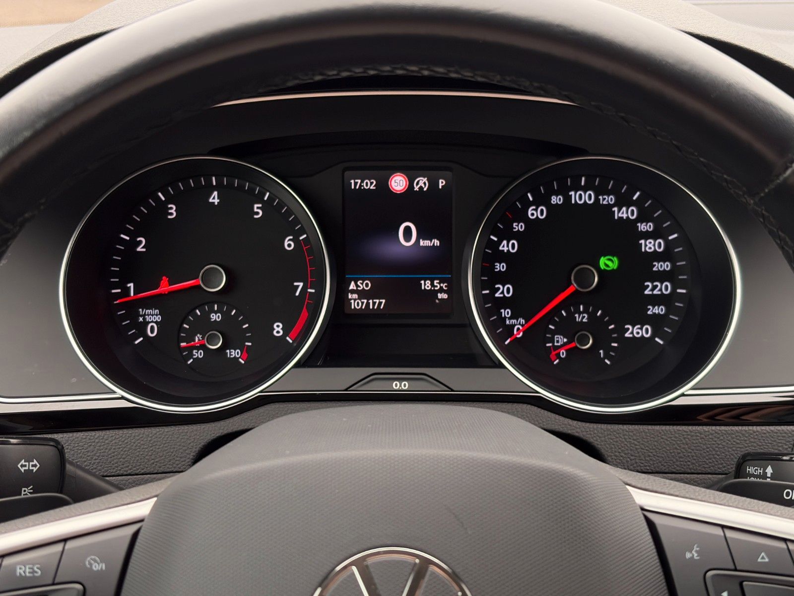 Fahrzeugabbildung Volkswagen Passat Variant 2.0 TSI Buisness Kamera LED ACC