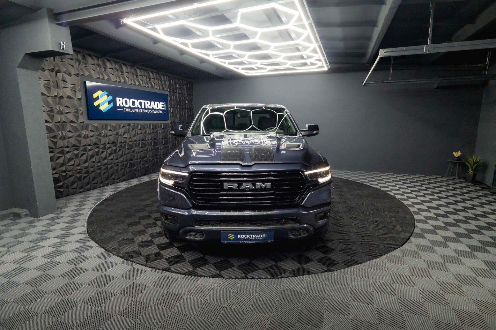 Fahrzeugabbildung Dodge RAM 5.7 V8 HEMI 4x4 OFFROAD Night Limited 19%