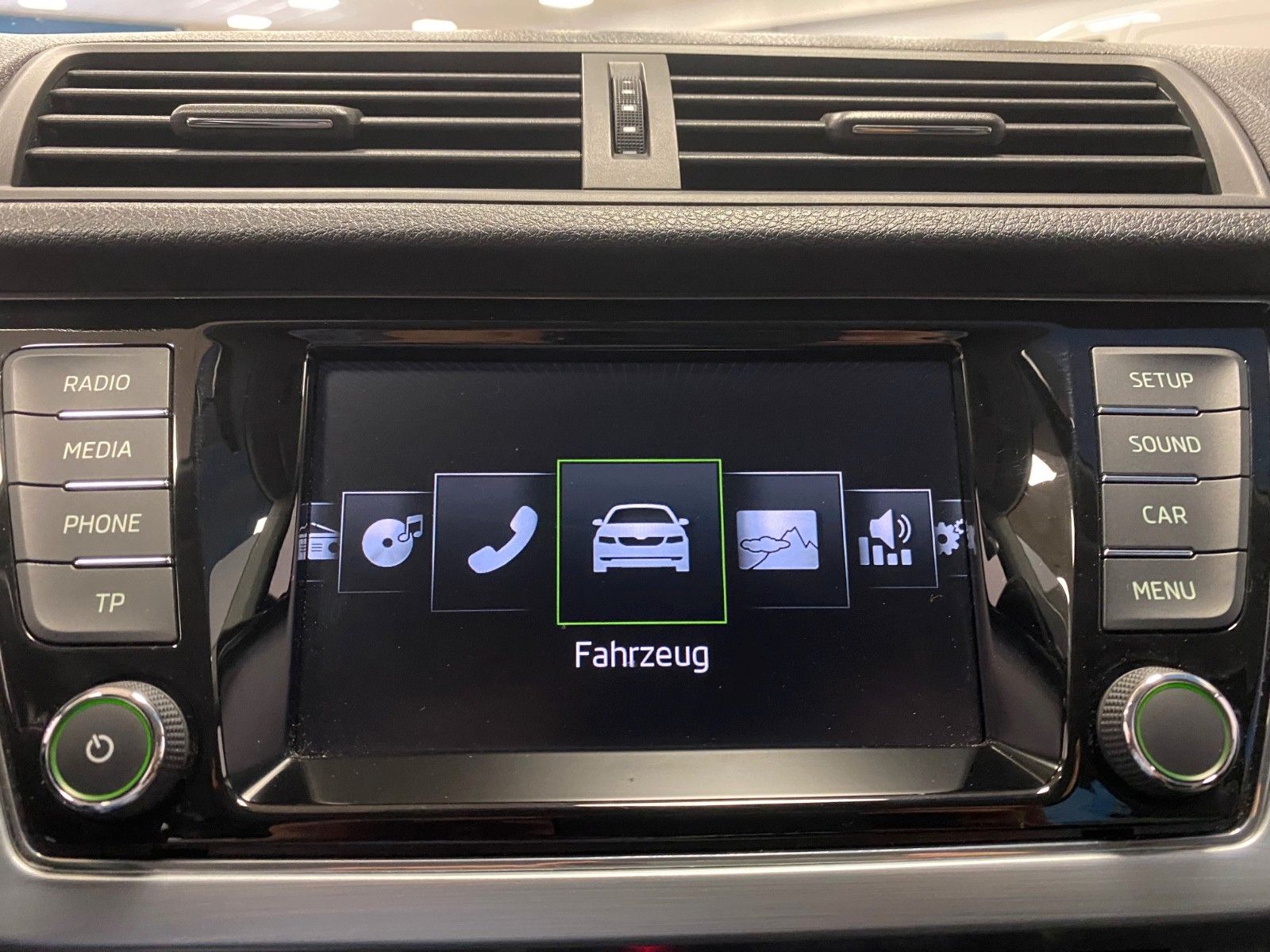 Fahrzeugabbildung SKODA Fabia 1.0l MPI Ambition+SITZHEIZUNG+TELEFON+ALU+