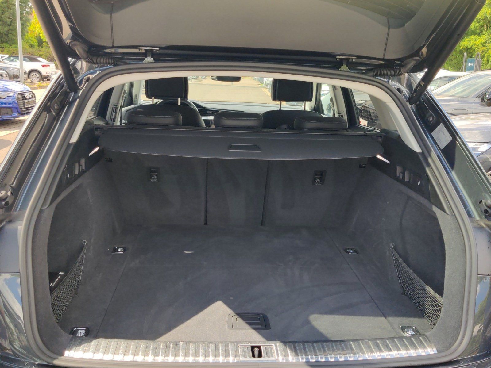 Fahrzeugabbildung Audi Q8 e-tron 55 quattro advanced 360,AHK,HUD,LED