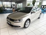 Volkswagen Jetta VI Comfortline - Volkswagen Jetta mit Benzin-Antrieb: Limousine, Automatik