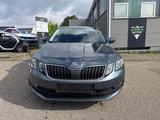 Skoda Octavia Lim. Drive*SHZ*Tüv Neu*Schalter*Carplay - Skoda Octavia Drive mit Benzin-Antrieb