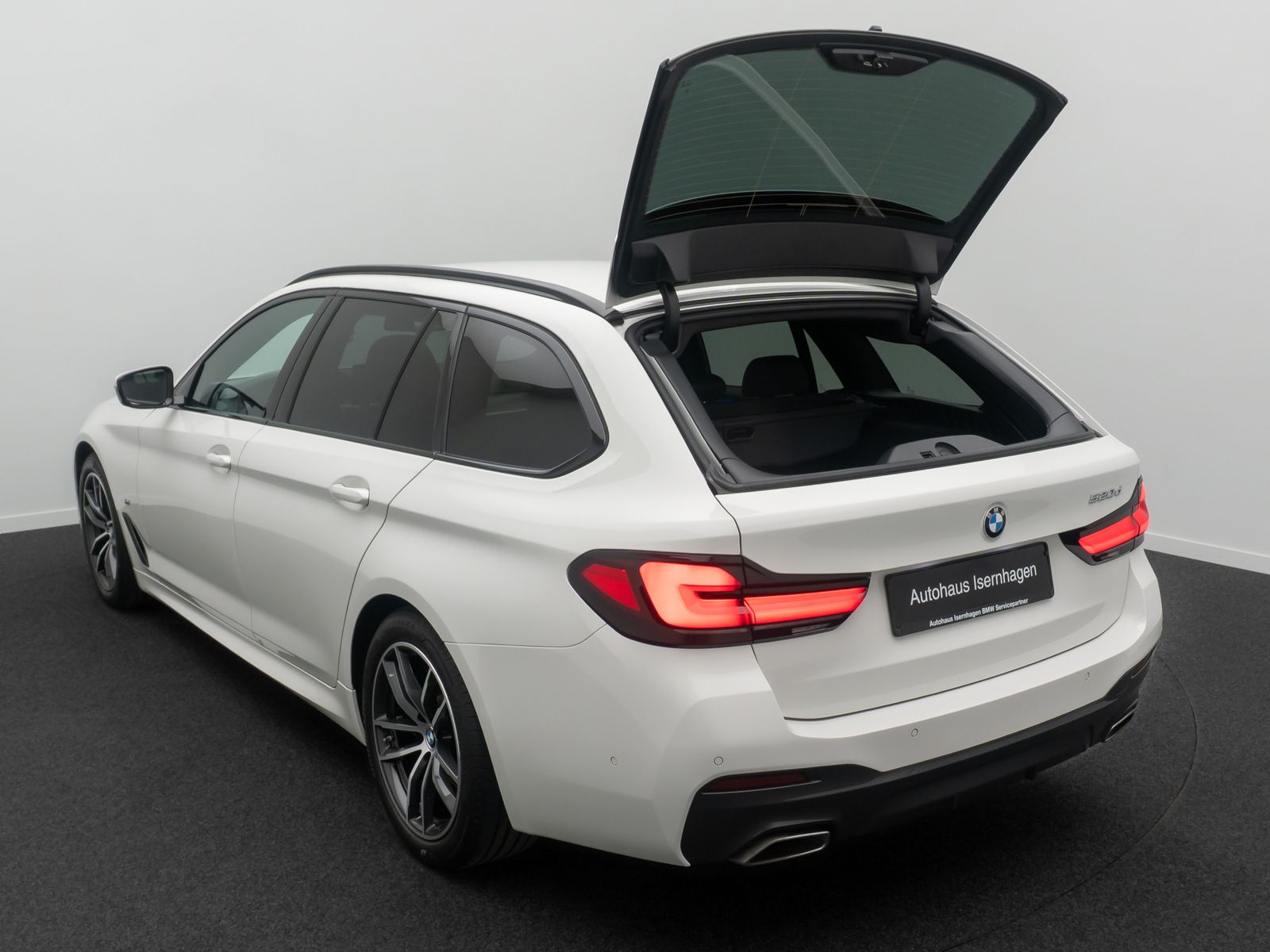 Fahrzeugabbildung BMW 520d M Sport DAB Alarm PDC Geschwindigreg Leder
