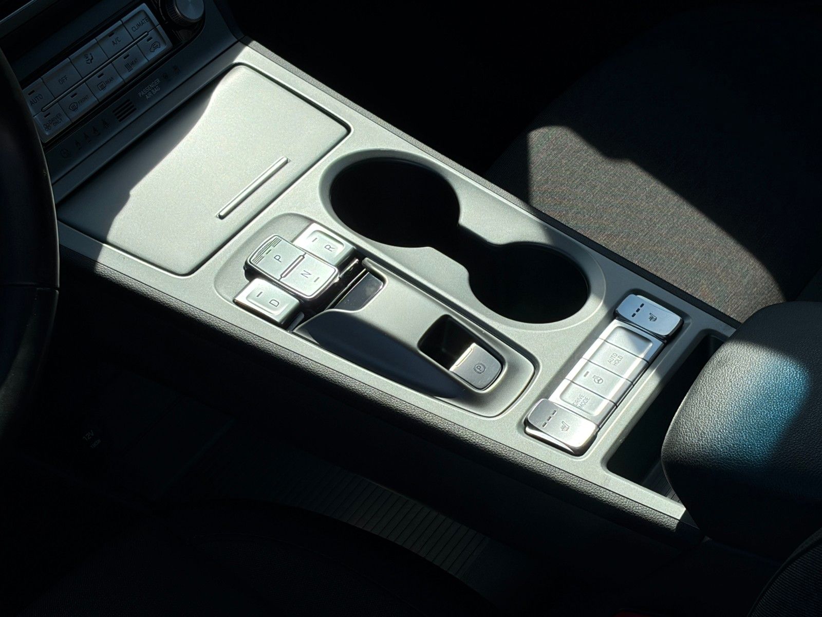 Fahrzeugabbildung Hyundai KONA E Select SHZ LHZ ACC LKA LFA Navi CarPlay