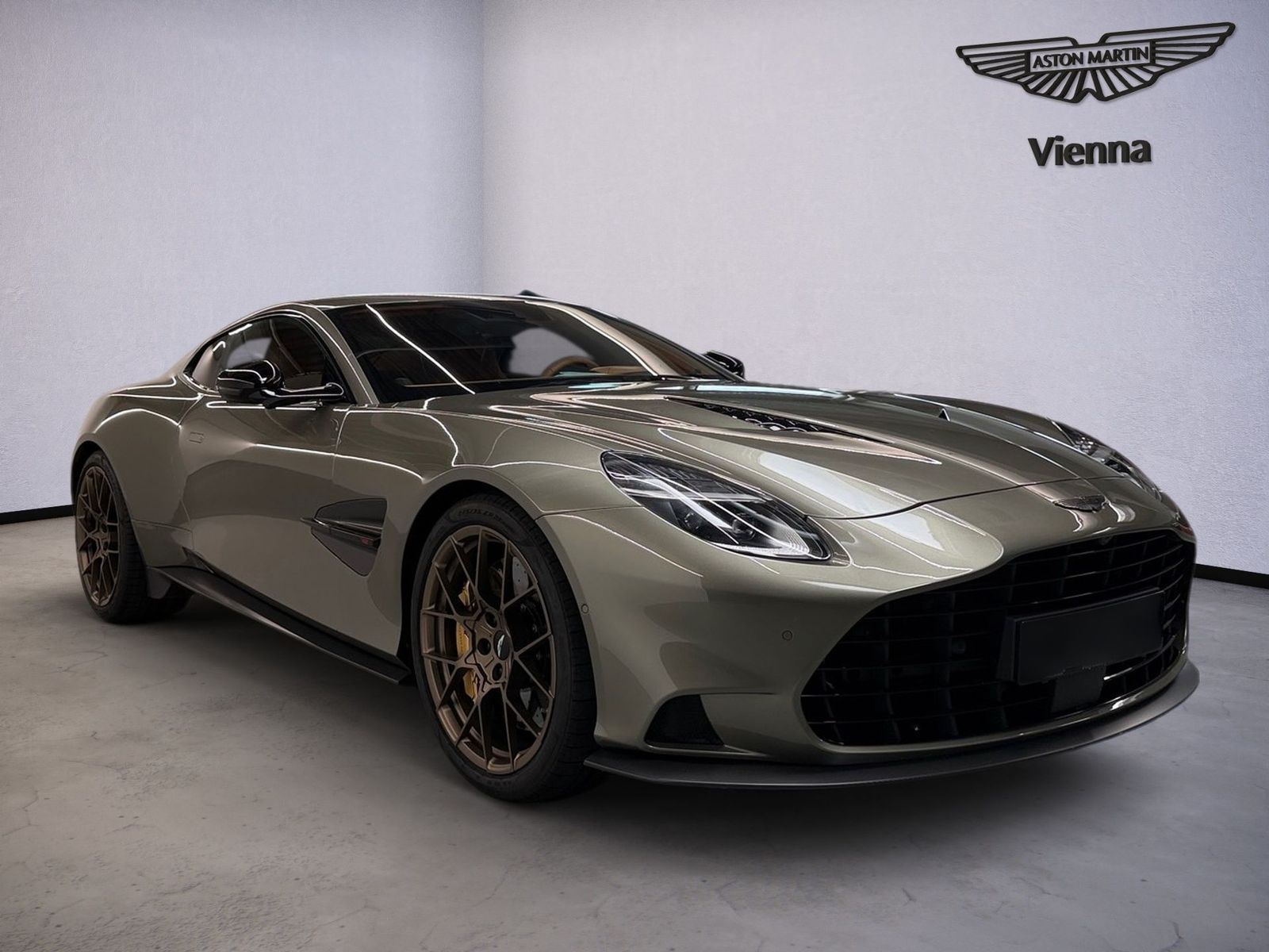 Aston Martin Vanquish Coupé | Titanium Grey | CF | B&W | PPF imagem 2