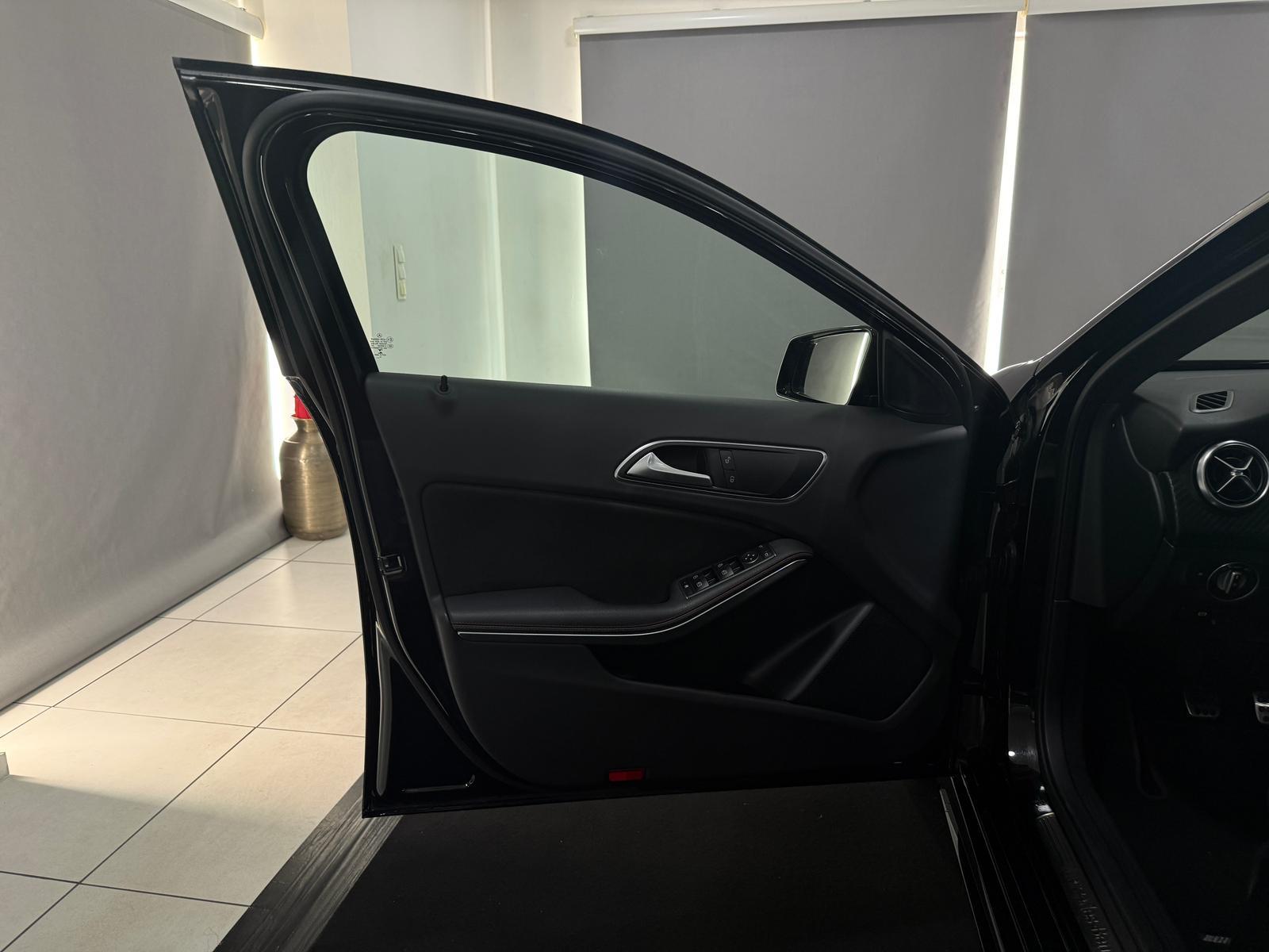 Mercedes-Benz A 180 BE AMG-LINE*PANORAMA*NIGHT*LED*SHZ*2.HAND*
