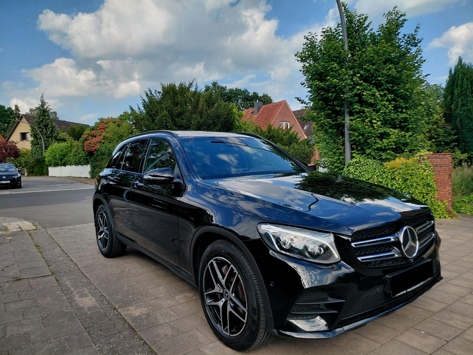 MERCEDES-BENZ GLC 250 4Matic AMG Line*PANORAMA*DISTRONIC*360
