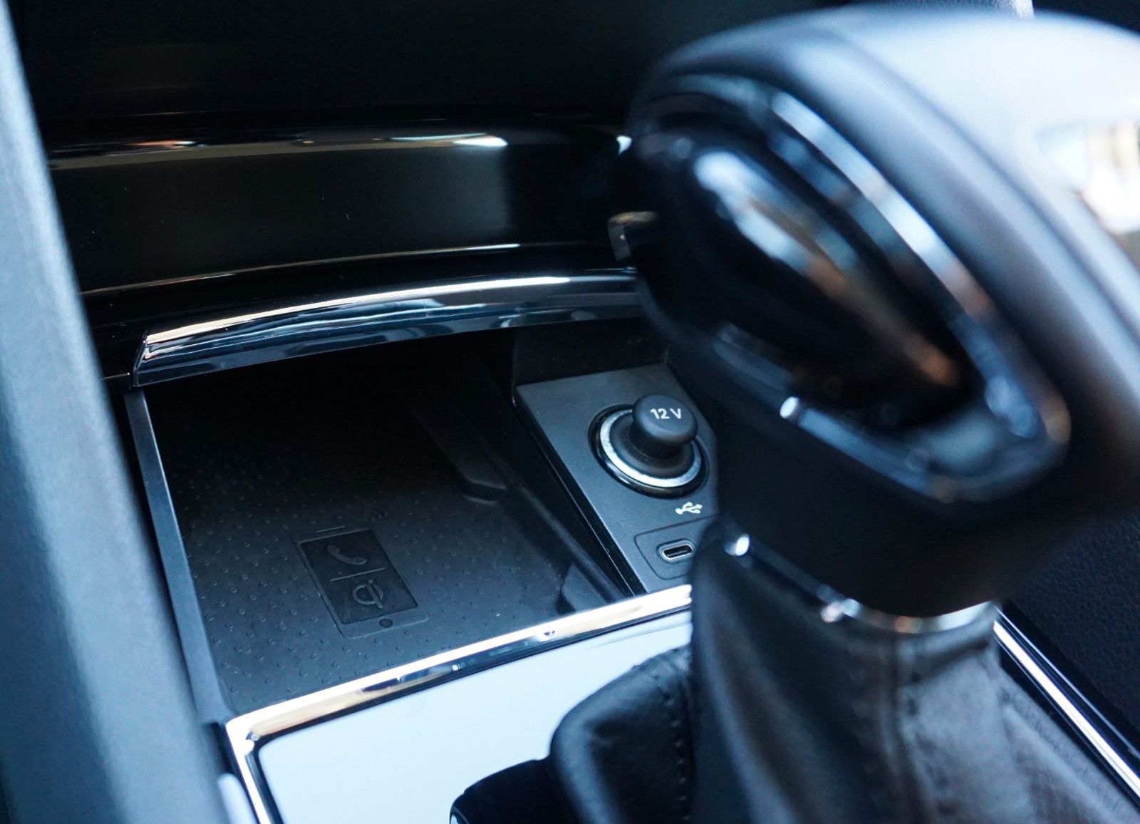 Fahrzeugabbildung SKODA Kodiaq Tour 4x4, LED,Navi,Kamera,SH,DAB,AHK